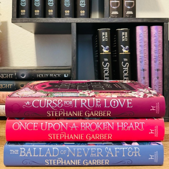 Fairyloot Exclusive Signed TBONA + OUABH + ACFTL by Stephanie Garber - Picture 15 of 15